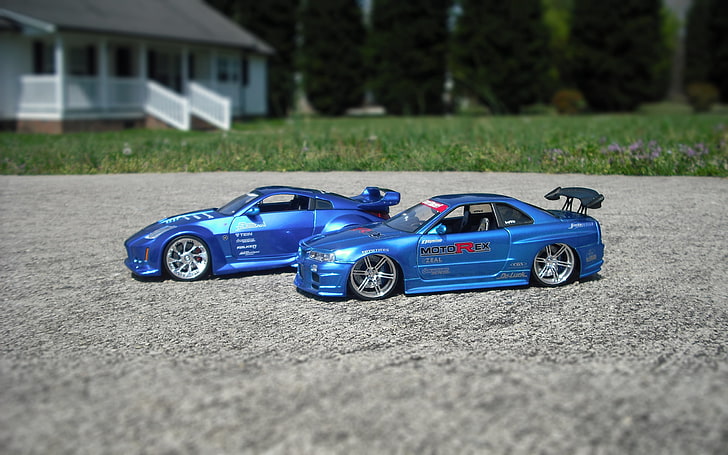 two blue R/C car toys, Nissan Skyline GT-R R34, Nissan 350Z, car, vehicle, toys, macro, JDM, tuning, blue cars, HD wallpaper