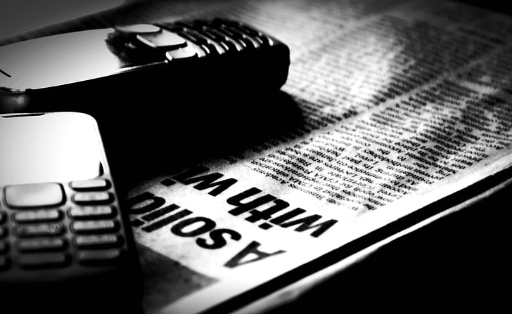 هاتفان كاندي بار أسودان ، تصوير ، أحادي اللون ، هاتف ، صحف، خلفية HD
