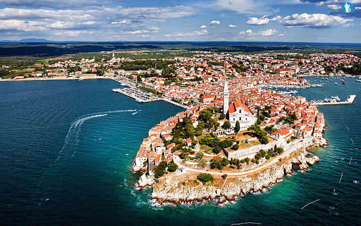 Ровинь маленький город на берегу Адриатического моря в Хорватии, HD обои