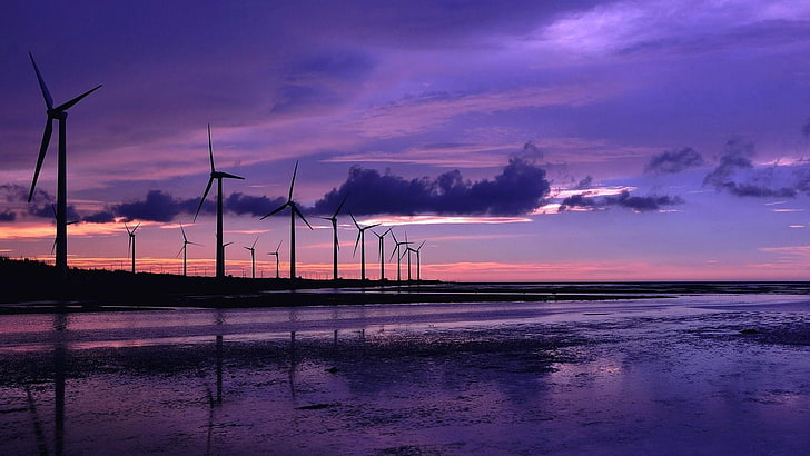 ветряные мельницы возле водоема, пурпурное небо, пейзаж, ветротурбина, пляж, HD обои