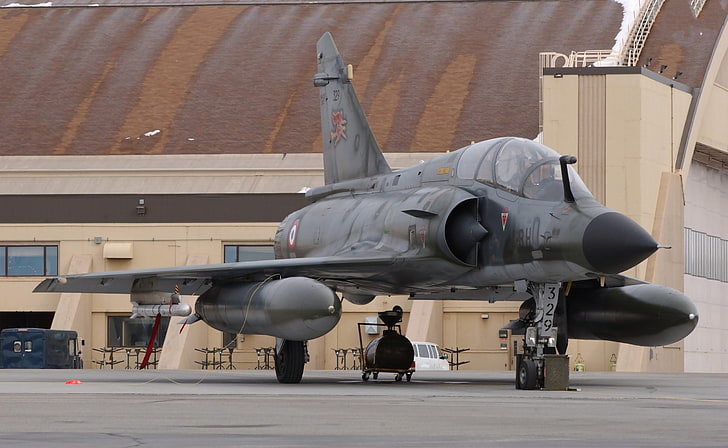 灰色と黒の戦闘機、ミラージュ2000、ジェット戦闘機、飛行機、航空機、フランスの航空機、軍用機、軍用、車両、 HDデスクトップの壁紙