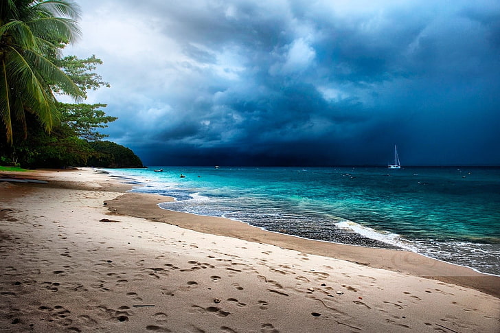 Küste und Palmen, tropisch, Palmen, Strand, Sand, Sturm, Meer, Insel, Wolken, Malaysia, Segelboote, Natur, Landschaft, HD-Hintergrundbild