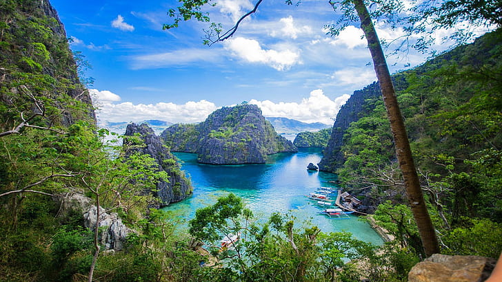 Короновые острова на Филиппинах Тропический пляж живописные скалы голубая чистая вода Деревья Лодки Обои HD 2560 × 1440, HD обои