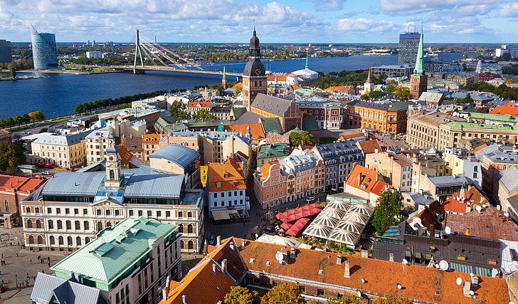 banyak bangunan berbagai macam warna, jembatan, sungai, rumah, jalan, Riga, Latvia, Wallpaper HD
