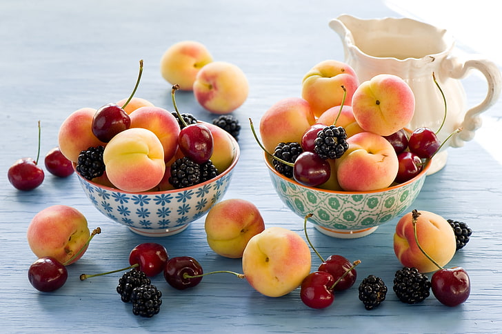 ягоды ежевики, вишни и персика, абрикосы, ежевика, вишня, посуда, HD обои
