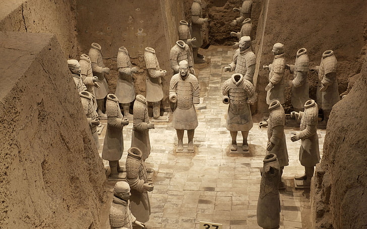 armadura e cavaleiros estátuas de concreto cinza, escultura, pedra, multidão, pessoas, HD papel de parede