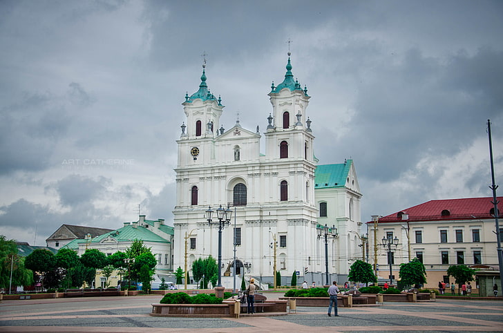 Iglesia blanca y verde azulado, ciudad, Grodno, Bielorrusia, Fondo de pantalla HD