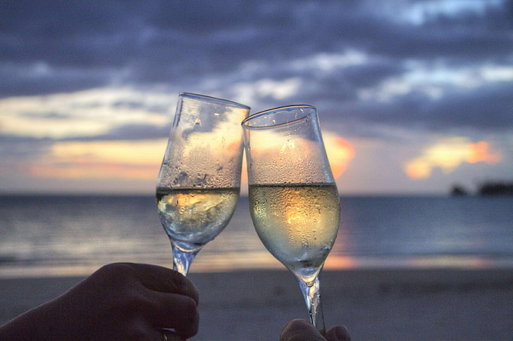 beach, champagne, cheerful, cheers, clink glasses, clouds, couple, date, dinner, evening, glasses, hands, love, ocean, pov, sea, sparkling wine, summer, sunset, together, vacation, wine, HD wallpaper