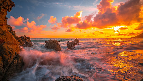 hav, strand, orange himmel, hav, horisont, solnedgång, sten, kust, våg, 8k uhd, glöden, kväll, HD tapet HD wallpaper