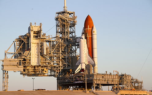 ônibus espacial branco e vermelho, Space Shuttle Endeavor, NASA, plataformas de lançamento, HD papel de parede HD wallpaper