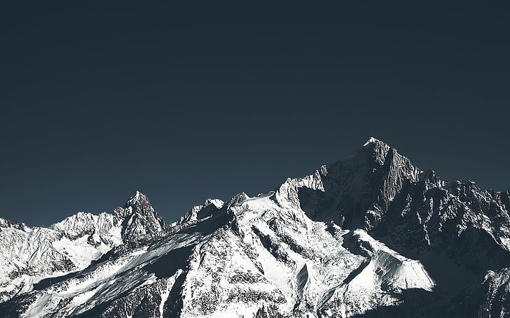заснежена планина, планини, сняг, скали, ясно небе, природа, HD тапет