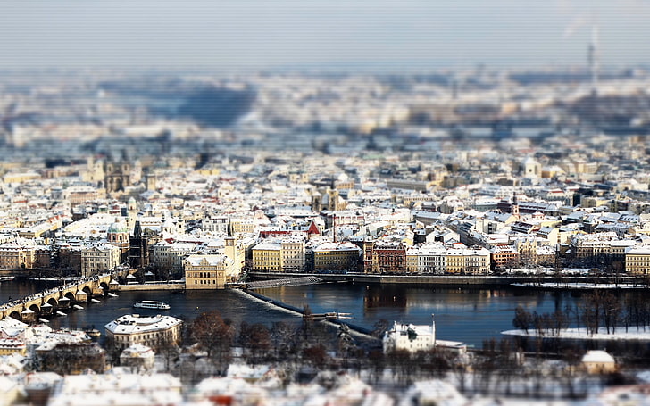 photo aérienne de bâtiments de la ville, la construction de la ville pendant la journée, Prague, tilt shift, Fond d'écran HD