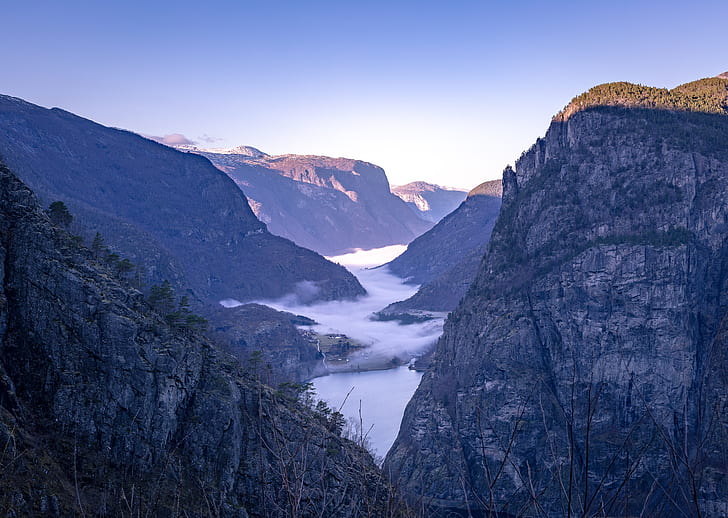 渓谷、山、晴天、霧、 HDデスクトップの壁紙