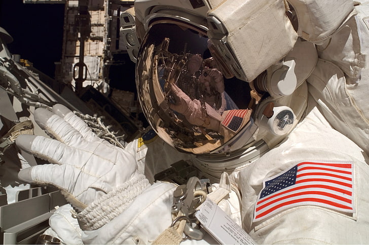 jas putih AS, ruang angkasa, semesta, baju ruang angkasa, helm, bendera Amerika, NASA, angkasawan, refleksi, Bumi, orbit, stasiun ruang angkasa, Wallpaper HD