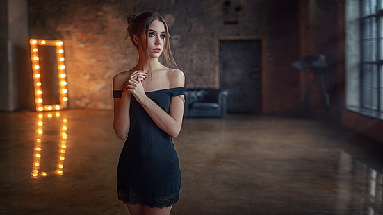 czarna damska mini sukienka z odkrytymi ramionami, Ksenia Kokoreva, Georgy Chernyadyev, kobiety, modelka, długie włosy, kasztanowe włosy, odkryte ramiona, sukienka, czarna sukienka, proste włosy, Tapety HD HD wallpaper