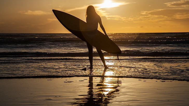 해변에서 여자 서핑 사진, 서핑, 소녀, 바다, 파도, HD 배경 화면