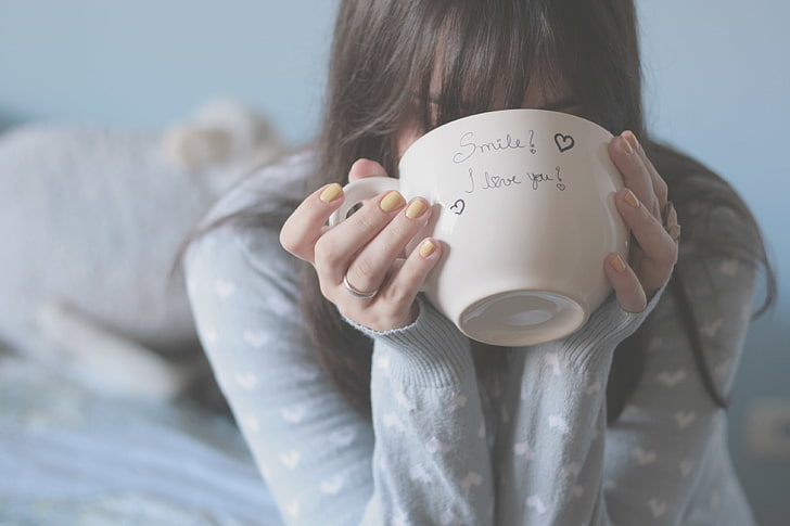 white ceramic mug, girl, background, the inscription, mood, heart, bed, blur, hands, brunette, ring, mug, Cup, hearts, fingers, jacket, nails, widescreen Wallpaper, smile, lacquer, the Wallpapers, full screen, HD wallpapers, Wallpaper for desktop, HD wallpaper