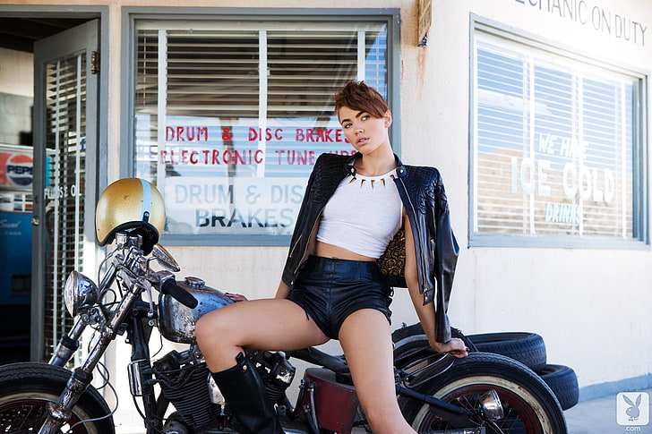 женская черная кожаная куртка на молнии, Playboy, Britt Linn, кожаные куртки, мотоцикл, HD обои