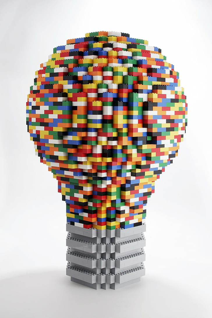レゴのおもちゃのレンガの肖像画表示カラフルな電球電球白背景、 HDデスクトップの壁紙、 スマホの壁紙