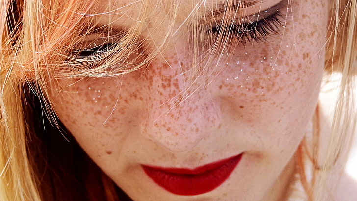 Frauen roten Lippenstift, Sommersprossen, Gesicht, Make-up, Lippenstift, HD-Hintergrundbild