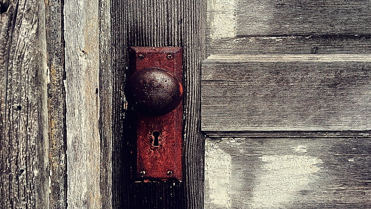 herramienta de metal rojo y negro, viejo, puerta, vintage, madera, Fondo de pantalla HD