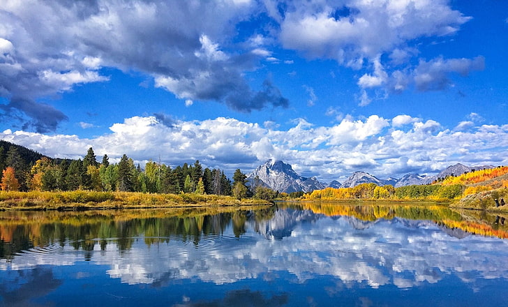 昼間、写真、自然、風景、川、山、森、秋、朝、雲、反射、グランドティトン国立公園、ワイオミング州の間に青い空の下で山の近くの湖、 HDデスクトップの壁紙