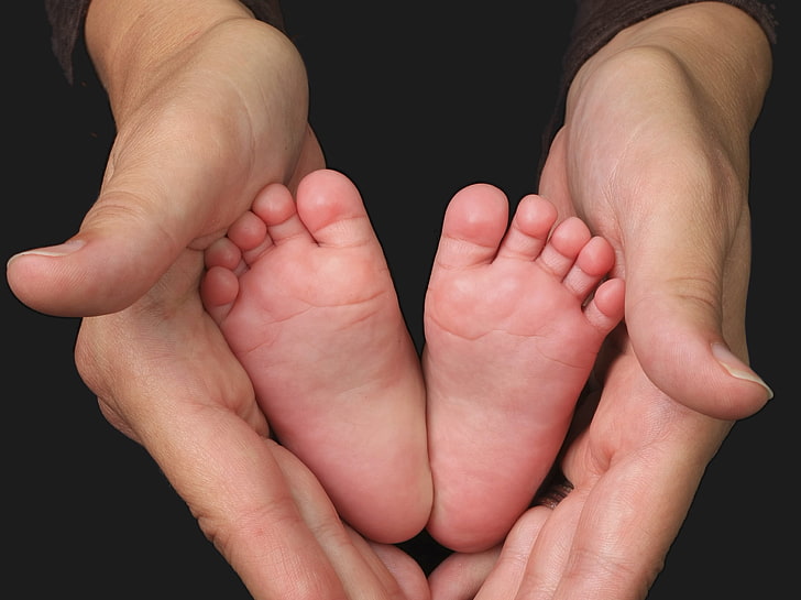 baby's feet, child, hands, baby, legs, mom, fingers, heel, HD wallpaper