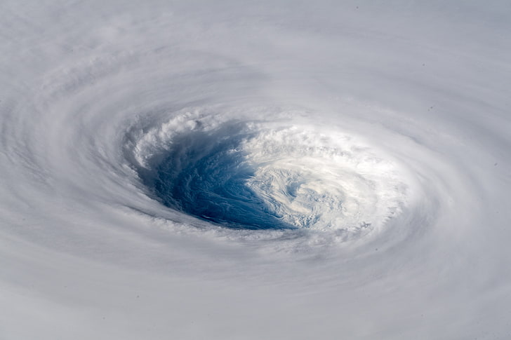 Alexander Gerst, huracán, tifón, ciclón, espiral, vista panorámica, nieve, ISS, NASA, tormenta, naturaleza, ciencia, blanco, Fondo de pantalla HD