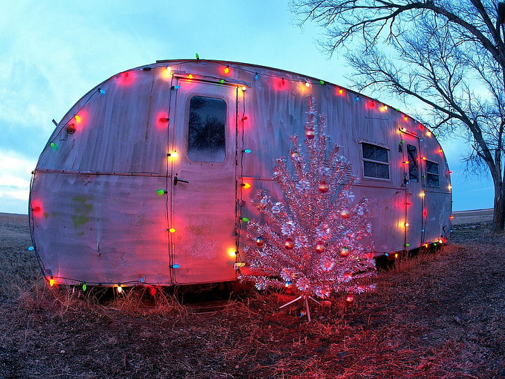 pohon Natal perak dengan dekorasi, Natal, lampu, pohon, Wallpaper HD