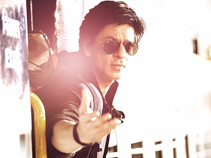 Shahrukh Khan In Chennai Express, Shahrukh Khan, Manliga kändisar, Filmer, bollywood, 2013, HD tapet HD wallpaper