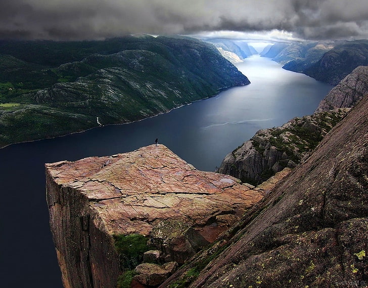 niebieski, klif, chmury, fiord, zieleń, krajobraz, góry, przyroda, Norwegia, Preikestolen, morze, Tapety HD