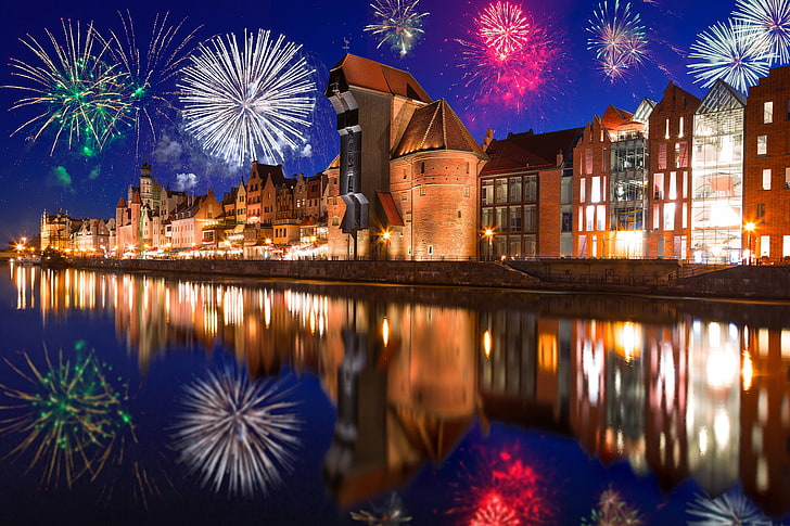 villes, feux d'artifice, Gdańsk, maison, maisons, Nouvel An, nuit, Pologne, reflet, rivière, Fond d'écran HD