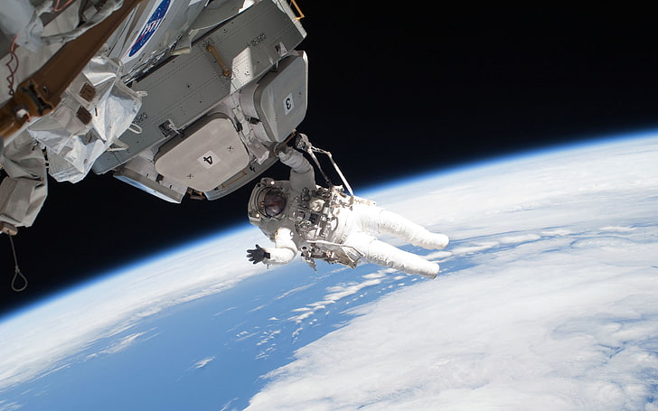 traje de astronauta branco, astronauta, terra, espaço, nasa, estação espacial internacional, HD papel de parede