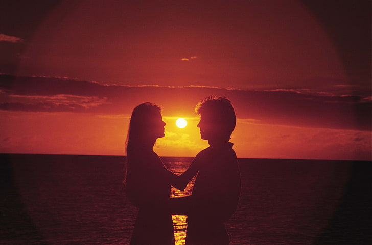 silhuettfoto av man och kvinna, par, sol, man, kvinna, solnedgång, kärlek, hav, HD tapet