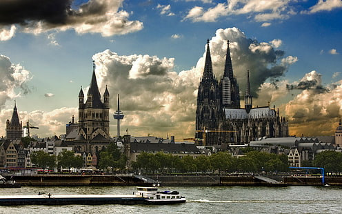 архитектура, сграда, замък, облаци, кула, дървета, Кьолн, Кьолнската катедрала, Германия, град, градски пейзаж, река, кораб, къща, кранове (машина), антена, HD тапет HD wallpaper