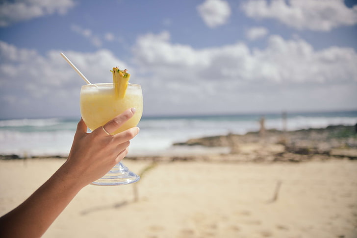 alcohol, alcoholic, beach, beverage, cocktail, drink, exotic, fruit, hand, holiday, lifestyle, luxury, pineapple, sea, vacation, HD wallpaper