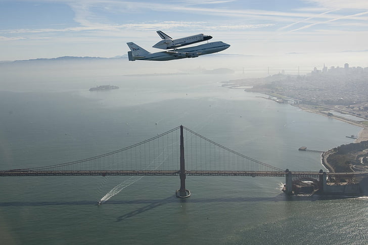 Promy kosmiczne, prom kosmiczny Endeavour, antena, samolot, most, Golden Gate, NASA, Ocean, San Francisco, wahadłowiec, wahadłowiec kosmiczny, Tapety HD