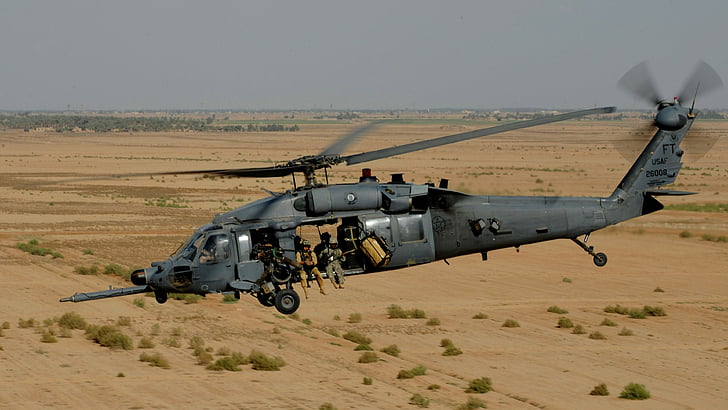 серый вертолет, летящий над пустыней днем, Sikorsky UH-60 Black Hawk, вертолет, ВВС США, HD обои