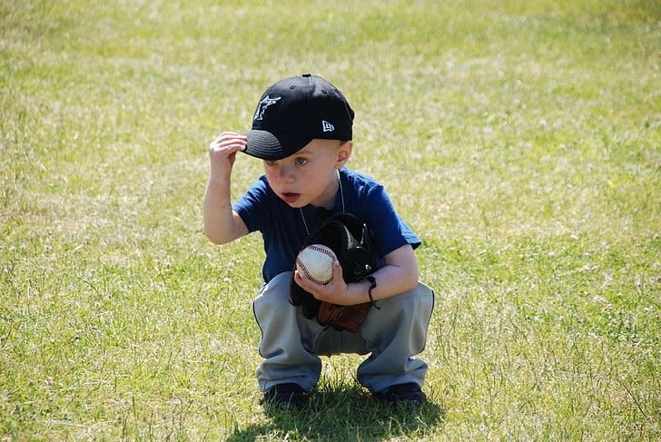 boll, baseboll, pojke, barn, söt, fält, gräs, unge, utomhus, spela, HD tapet