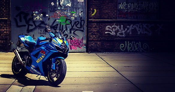 blu Suzuki sportsbike, street, graffiti, moto, bici, Suzuki, GSX-R1000, Sfondo HD HD wallpaper