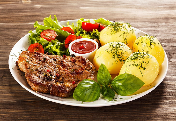 viande rôtie avec pomme de terre, viande, tomates, sauce, salade, pommes de terre, steak, Fond d'écran HD