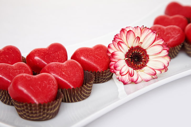 hearts, Valentines Day, candy, February 14, chocolate, chrysanthemum, flowers, love, HD wallpaper