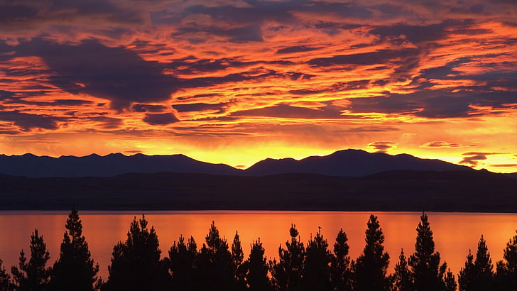 nuages ​​orange et jaunes, coucher de soleil, paysage, nature, rivière, montagnes, silhouette, Fond d'écran HD