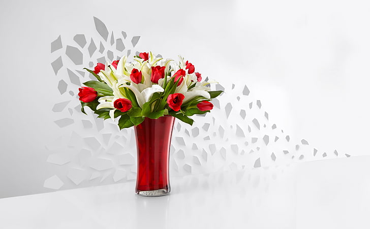 الزنبق الأحمر وزهور الزنابق البيضاء في مزهرية ، زهور بتلات بيضاء وحمراء ، أيرو ، أبيض ، توليب ، جميل ، زهور ، زجاج ، هدية ، رومانسي ، زنابق ، زنبق ، باقة ، هدية ، زهور ، فاخر ، مزهرية ، داخلي ، زهور ، RedGlassVase، خلفية HD