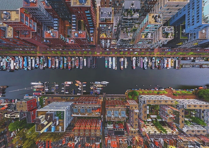 vista aérea del cuerpo de agua cerca de los edificios, fotografía aérea de la ciudad, arquitectura, moderno, paisaje urbano, ciudad, edificio, rascacielos, urbano, calle, Amsterdam, Países Bajos, agua, barco, barco, coche, árboles, vista aérea, río, tejados, canal, vista panorámica, Fondo de pantalla HD