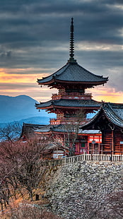 Kuil Pagoda, arsitektur, bangunan, tampilan potret, pagoda, arsitektur Asia, pohon, bukit, awan, matahari terbenam, Wallpaper HD HD wallpaper