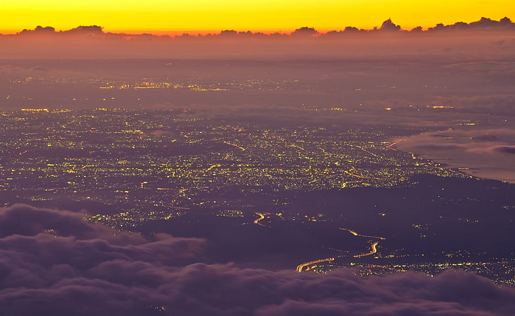 Bel tramonto, veduta aerea della città, città, luci, giallo, aerea, Sfondo HD