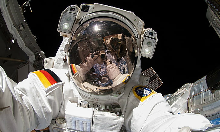 antariksa stasiun ruang angkasa mengorbit stasiun orbital baju ruang angkasa jerman bendera helm tembakan kamera refleksi bumi esa, Wallpaper HD