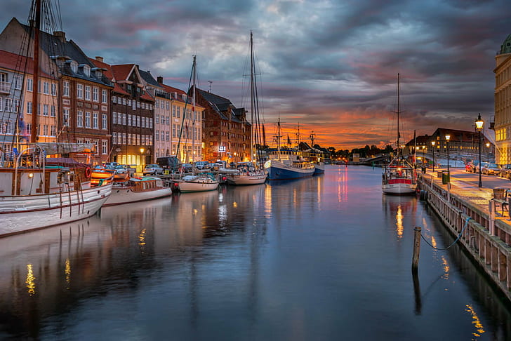 zbiornik wodny ze statkami w pobliżu budynków podczas złotej godziny, Nyhavn, przed wschodem słońca, zbiornik wodny, statki, budynki, złota godzina, złapany, piksele, miasto nocą, pejzaż miejski, chmury, Kopenhaga, Dania, Fine Art, HDR, port , Wysoki zakres dynamiki, Jakub, Długa ekspozycja, Nowy port, Realizm, Sztuka cyfrowa, Wschód słońca, Ciepła, jasna woda, Przód, Kopenhaga, Region Stołeczny Danii, DK, Miasto, Port, Kraj, Geometria, Czas, Nowy Port, Światło Sztuka, fotografia artystyczna, statek morski, noc, europa, architektura, zmierzch, komercyjny dok, scena miejska, woda, molo, Tapety HD