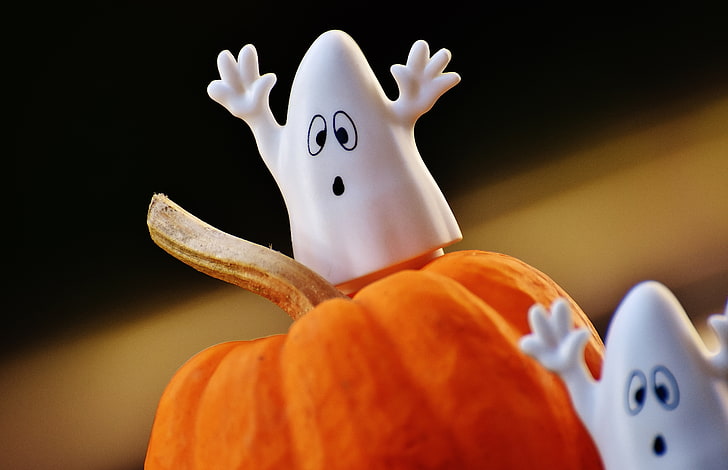 two white ghost decors, halloween, pumpkins, ghosts, toys, HD wallpaper